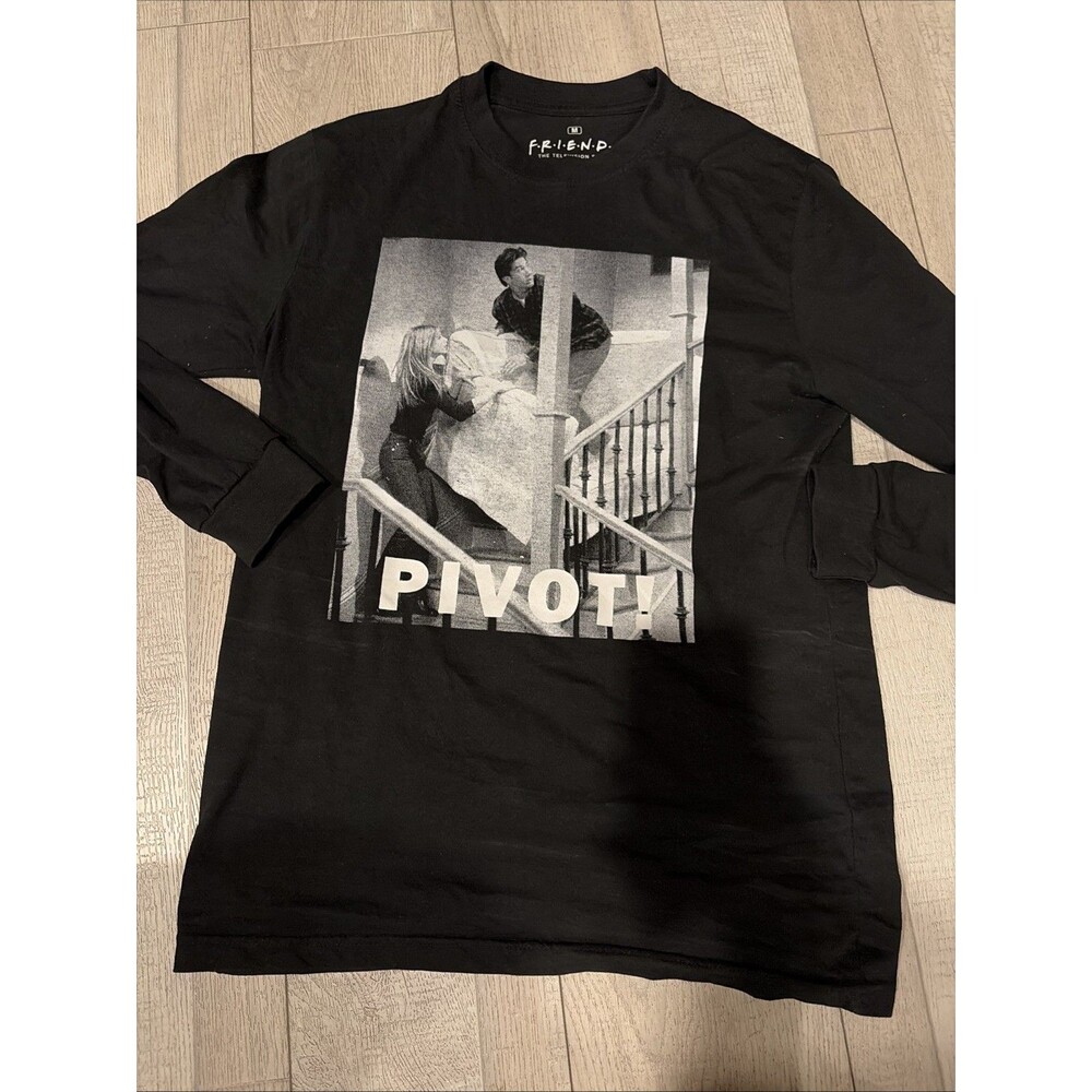 Rare Unisex Medium FRIENDS PIVOT Long Sleeve T-Shirt Black Rachel Ross Chandler